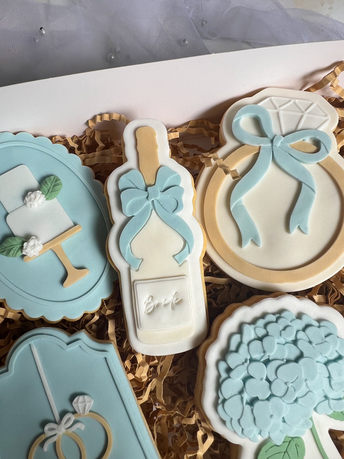 Champagne with bow stamp and cutter