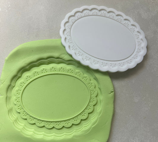 Lace frame oval