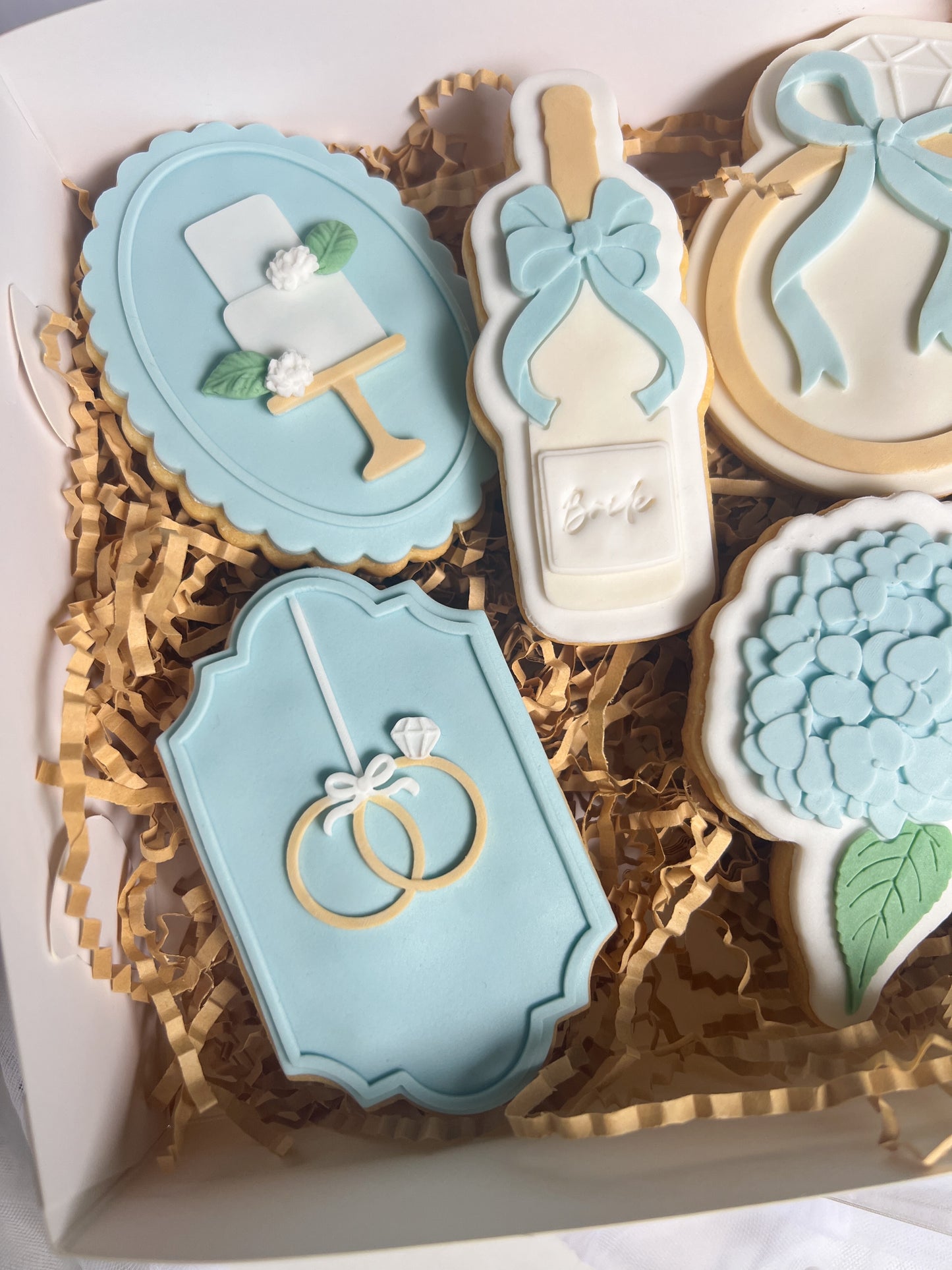 Wedding rings in bow stamp and cutter