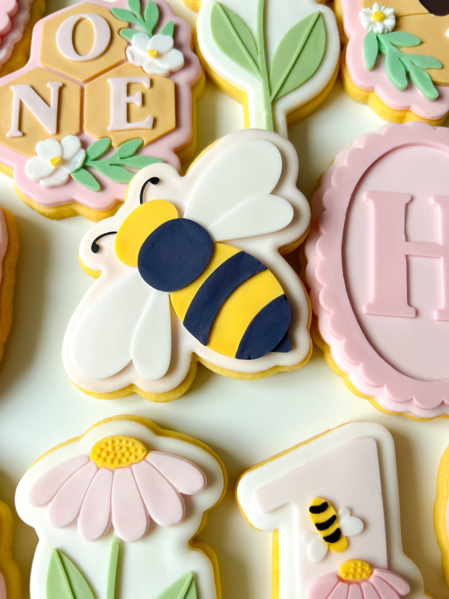 Bee debosser and cutter