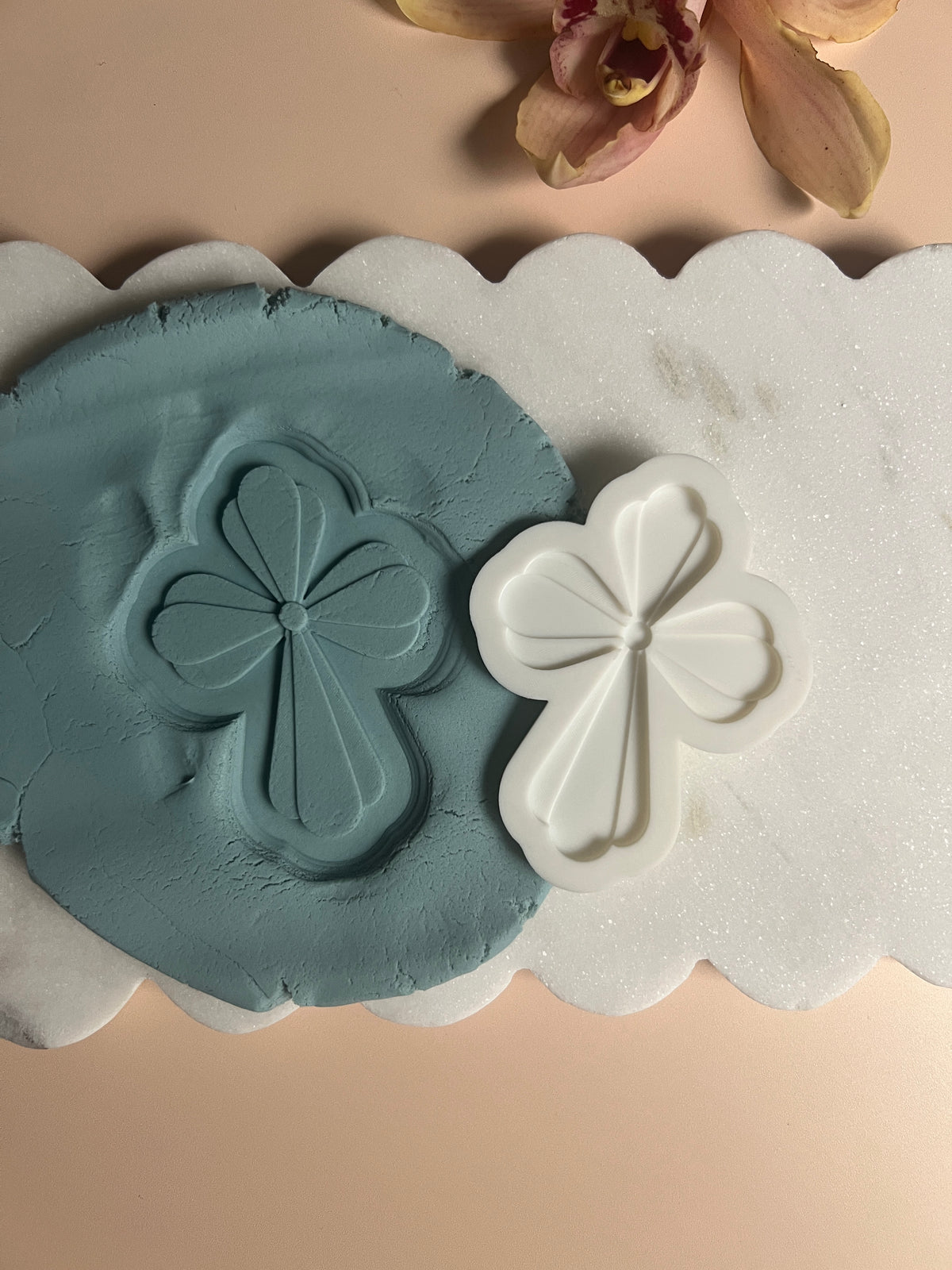 Petal detail cross debosser and cutter