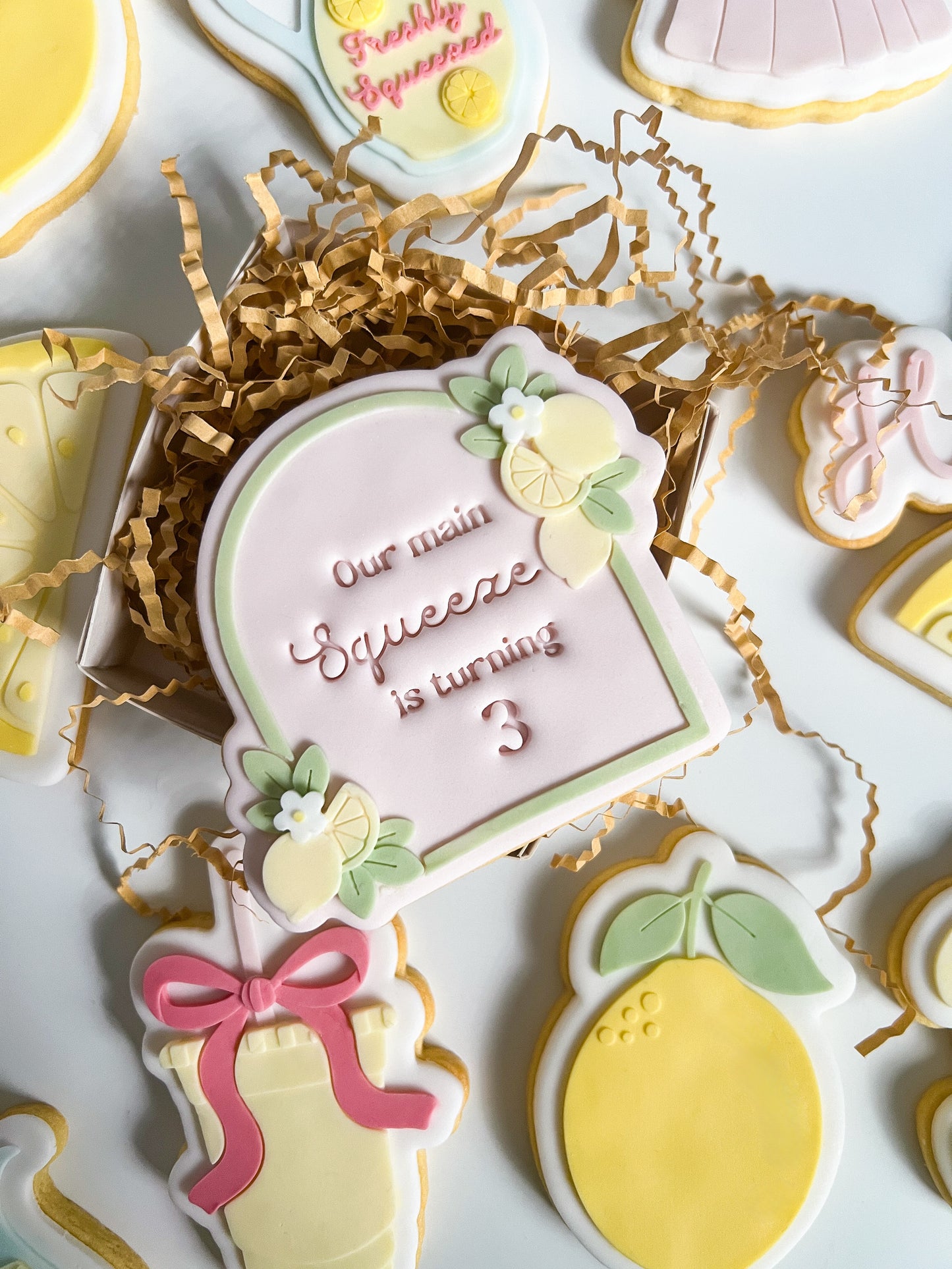 Lemon arch stamp and cutter - text not included