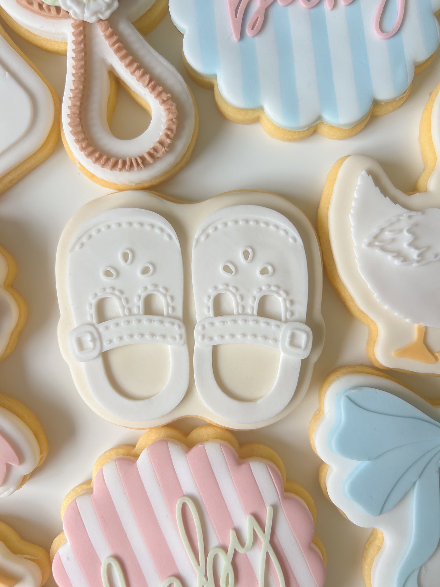 Baby shoes debosser and cutter